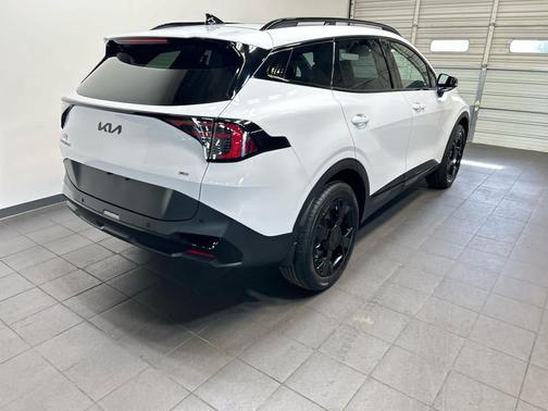 Glacial White Pearl 2026 Kia Sportage X-Line