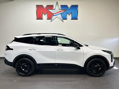Glacial White Pearl 2026 Kia Sportage X-Line