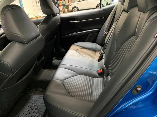 Blue Streak Metallic 2019 Toyota Camry SE