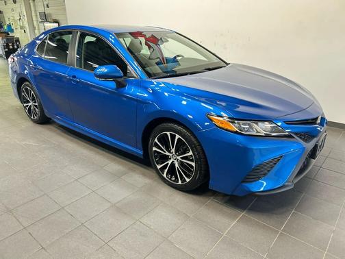 Blue Streak Metallic 2019 Toyota Camry SE
