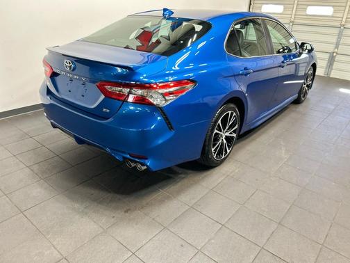 Blue Streak Metallic 2019 Toyota Camry SE