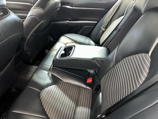 Blue Streak Metallic 2019 Toyota Camry SE