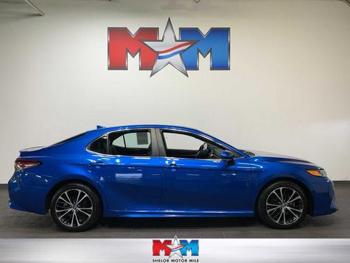 Blue Streak Metallic 2019 Toyota Camry SE