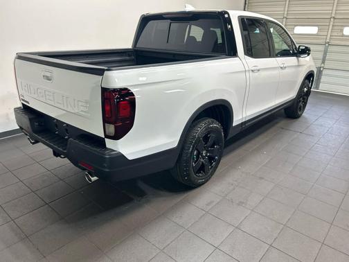 Platinum White Pearl 2026 Honda Ridgeline Black