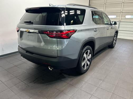 Sterling Gray Metallic 2023 Chevrolet Traverse LT Leather