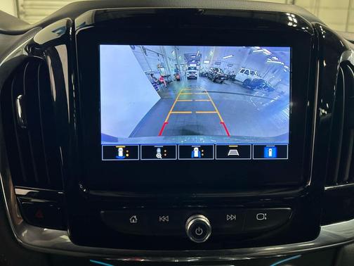 Sterling Gray Metallic 2023 Chevrolet Traverse LT Leather