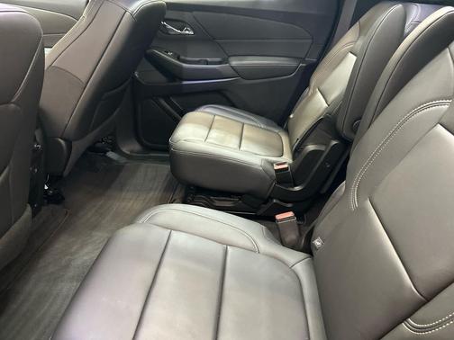 Sterling Gray Metallic 2023 Chevrolet Traverse LT Leather