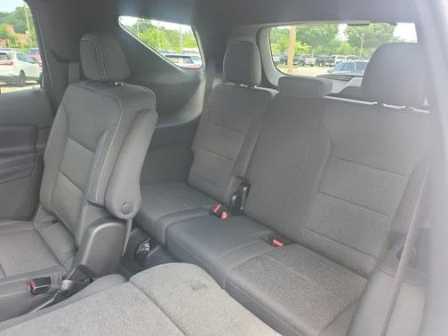 Summit White 2026 Chevrolet Traverse LT