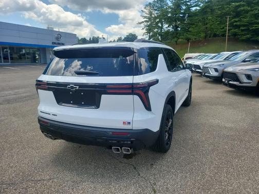 Summit White 2026 Chevrolet Traverse LT