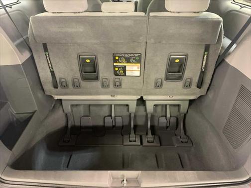 2020 Toyota Sienna LE