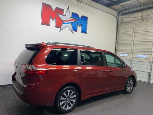 2020 Toyota Sienna LE