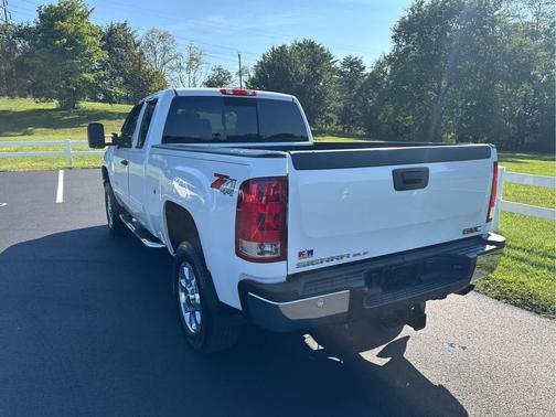 Summit White 2013 GMC Sierra 2500 SLE