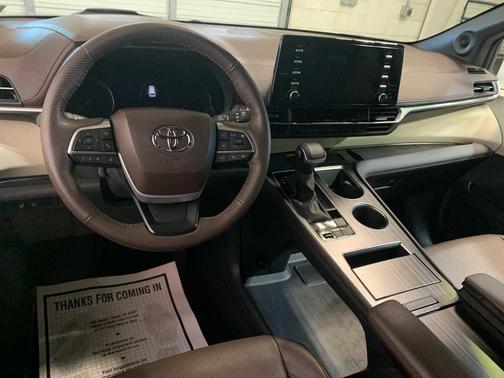 2024 Toyota Sienna Platinum