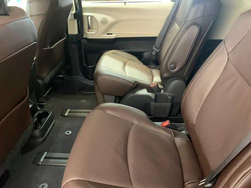 2024 Toyota Sienna Platinum