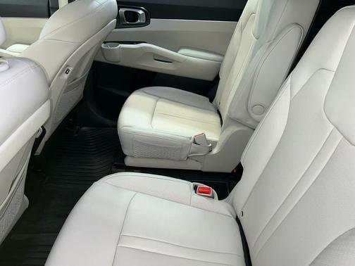 Snow White Pearl 2025 Kia Sorento Hybrid EX