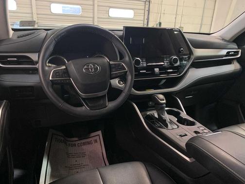 2024 Toyota Highlander Hybrid XLE