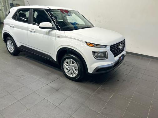 Lunar White 2026 Hyundai VENUE SE