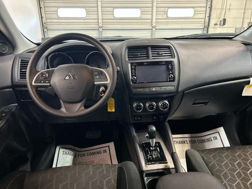Labrador Black Pearl 2025 Mitsubishi Outlander Sport 2.0 ES