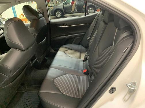 Ice Cap 2023 Toyota Camry SE