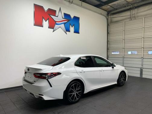 Ice Cap 2023 Toyota Camry SE