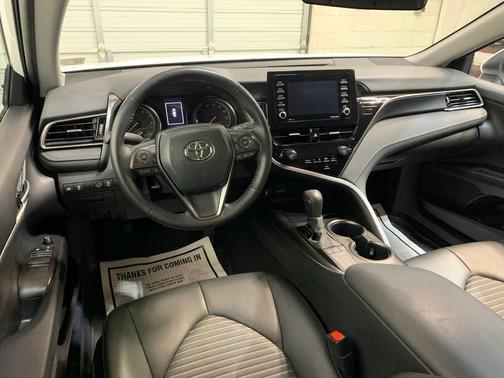 Ice Cap 2023 Toyota Camry SE