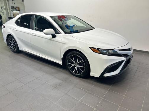 Ice Cap 2023 Toyota Camry SE
