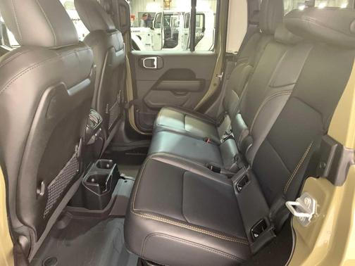 2025 Jeep Gladiator High Tide