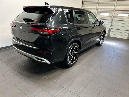 Black Diamond 2022 Mitsubishi Outlander SE 2.5 S-AWC