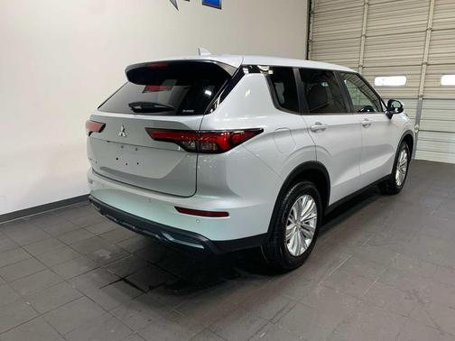 2024 Mitsubishi Outlander ES 2.5 S-AWC