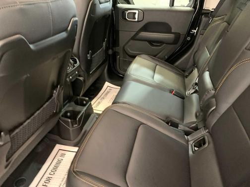 2025 Jeep Gladiator High Tide