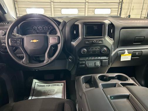 White Sands 2026 Chevrolet Silverado 2500 Custom