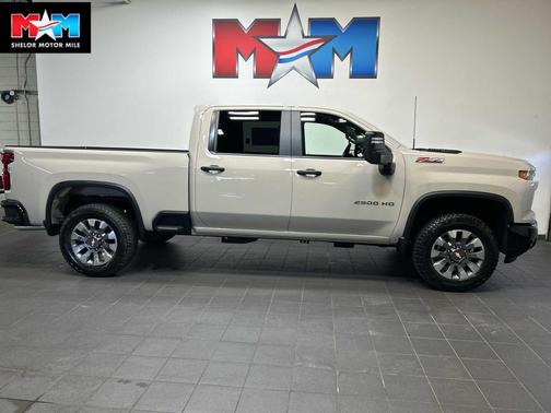 White Sands 2026 Chevrolet Silverado 2500 Custom