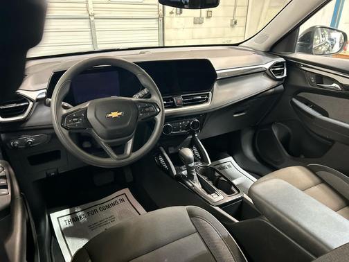 Mosaic Black Metallic 2025 Chevrolet Trailblazer LT