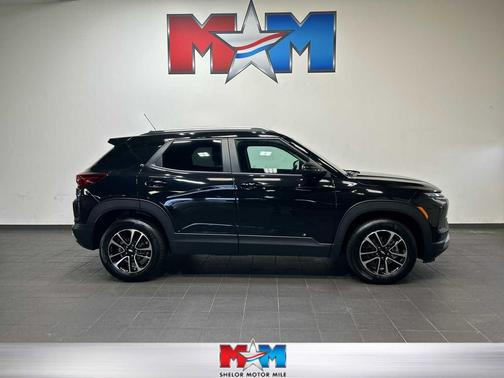 Mosaic Black Metallic 2025 Chevrolet Trailblazer LT