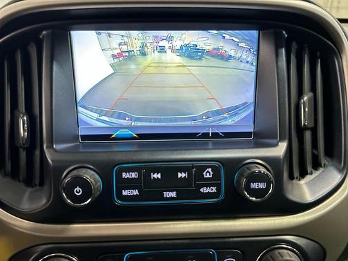 Summit White 2018 GMC Canyon Denali