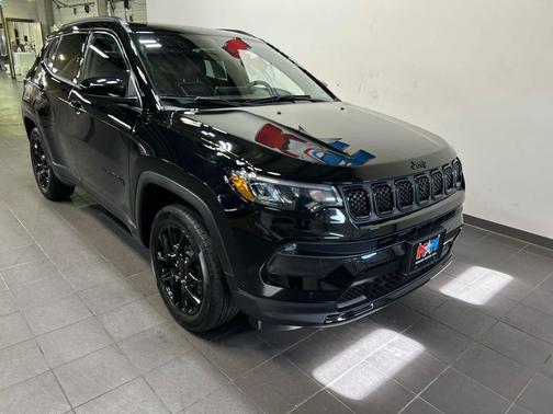 Diamond Black Crystal Pearlcoat 2024 Jeep Compass Latitude
