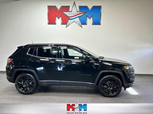 Diamond Black Crystal Pearlcoat 2024 Jeep Compass Latitude