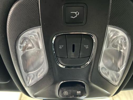 Diamond Black Crystal Pearlcoat 2024 Jeep Compass Latitude