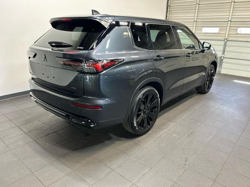 Graphite Gray 2026 Mitsubishi Outlander LE 2.5 S-AWC
