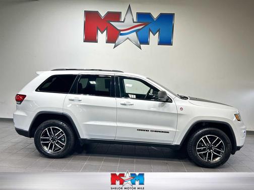 Bright White Clearcoat 2021 Jeep Grand Cherokee Trailhawk