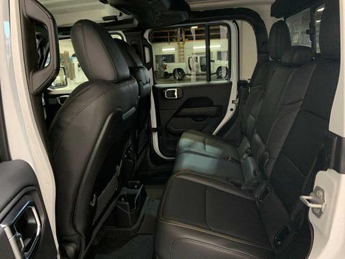 2025 Jeep Gladiator High Tide