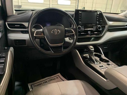 2022 Toyota Highlander LE
