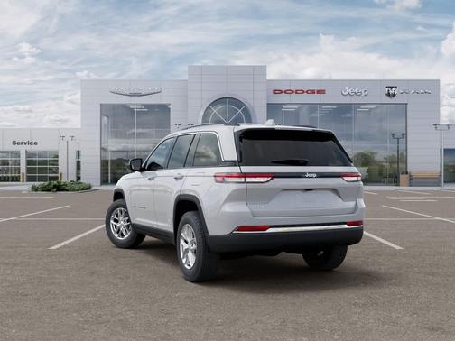 Bright White Clearcoat 2026 Jeep Grand Cherokee Laredo
