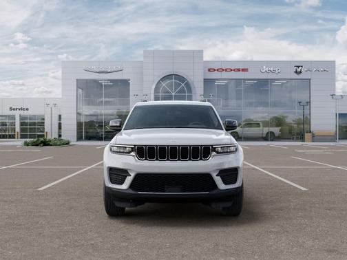 Bright White Clearcoat 2026 Jeep Grand Cherokee Laredo