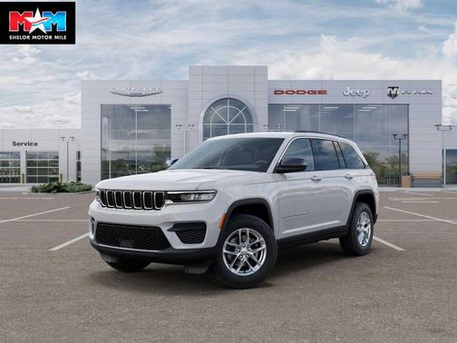 Bright White Clearcoat 2026 Jeep Grand Cherokee Laredo