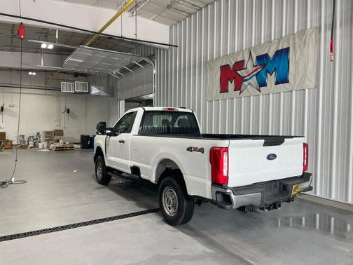 Oxford White 2023 Ford F-250 XL
