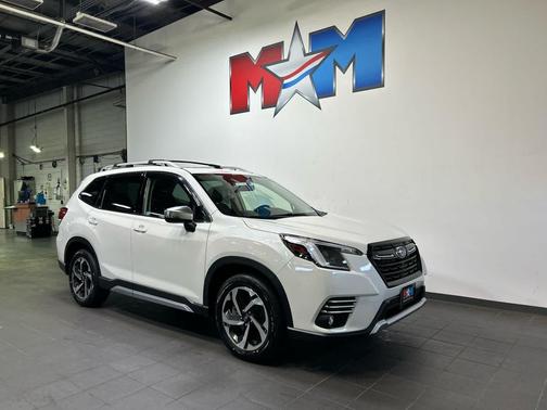 Crystal White Pearl 2022 Subaru Forester Touring