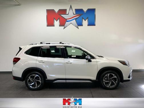 Crystal White Pearl 2022 Subaru Forester Touring