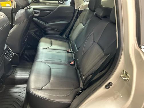 Crystal White Pearl 2022 Subaru Forester Touring