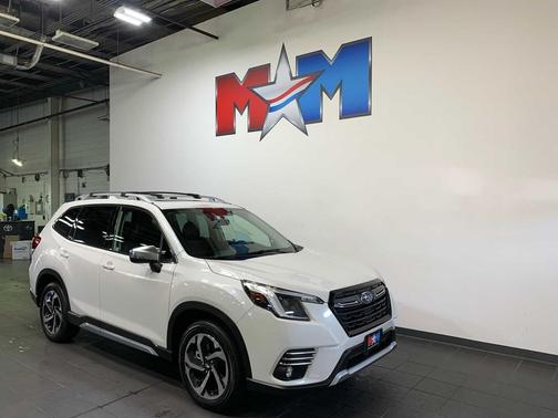 Crystal White Pearl 2022 Subaru Forester Touring